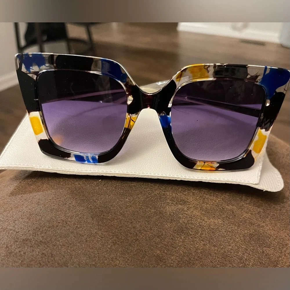 Woman’s Sunglasses